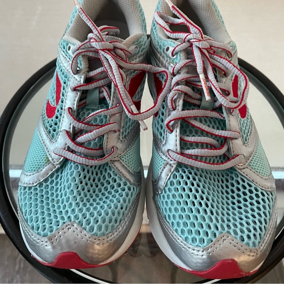 Newton running shoes in lightly used condition. Get it here for a steal! Size 7 - Picture 3 of 8